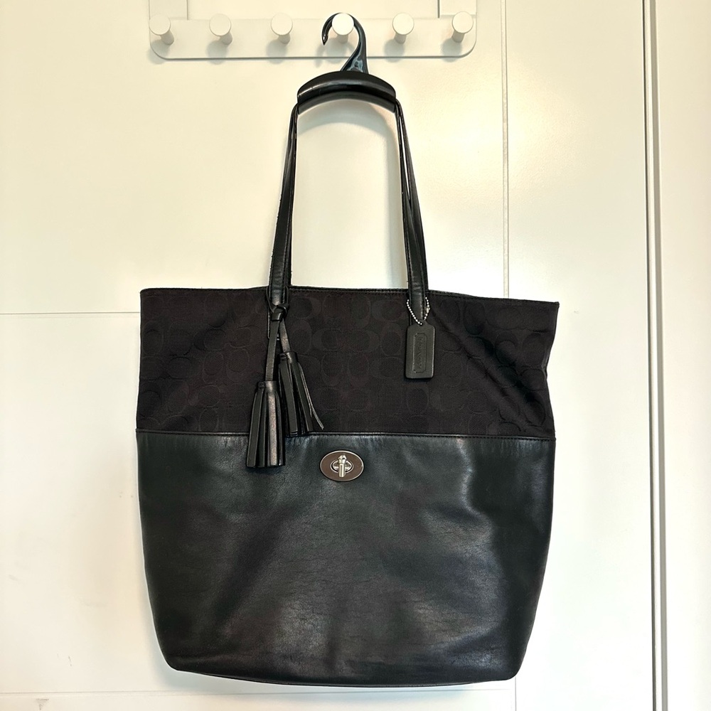 Coach Tote Signature Turn Lock Black Scarlet